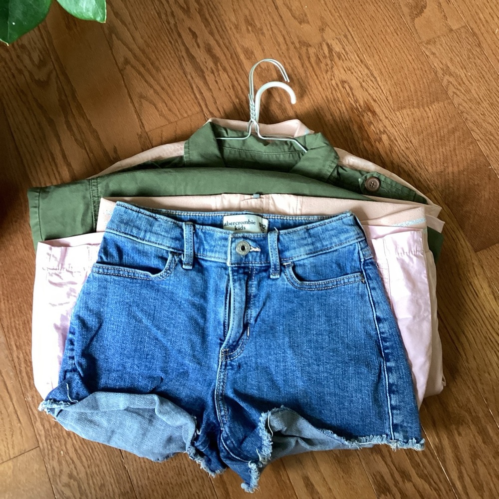Girls Jacket and Shorts Bundle. Size 11/12 (Used. Good condition)